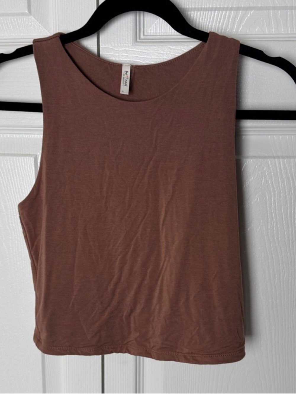 BE COOL Sleeveless Crop Tank - Mocha